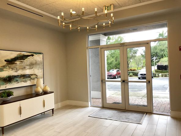 Hole Montes Building: 950 Encore Way, Naples, FL 34110
